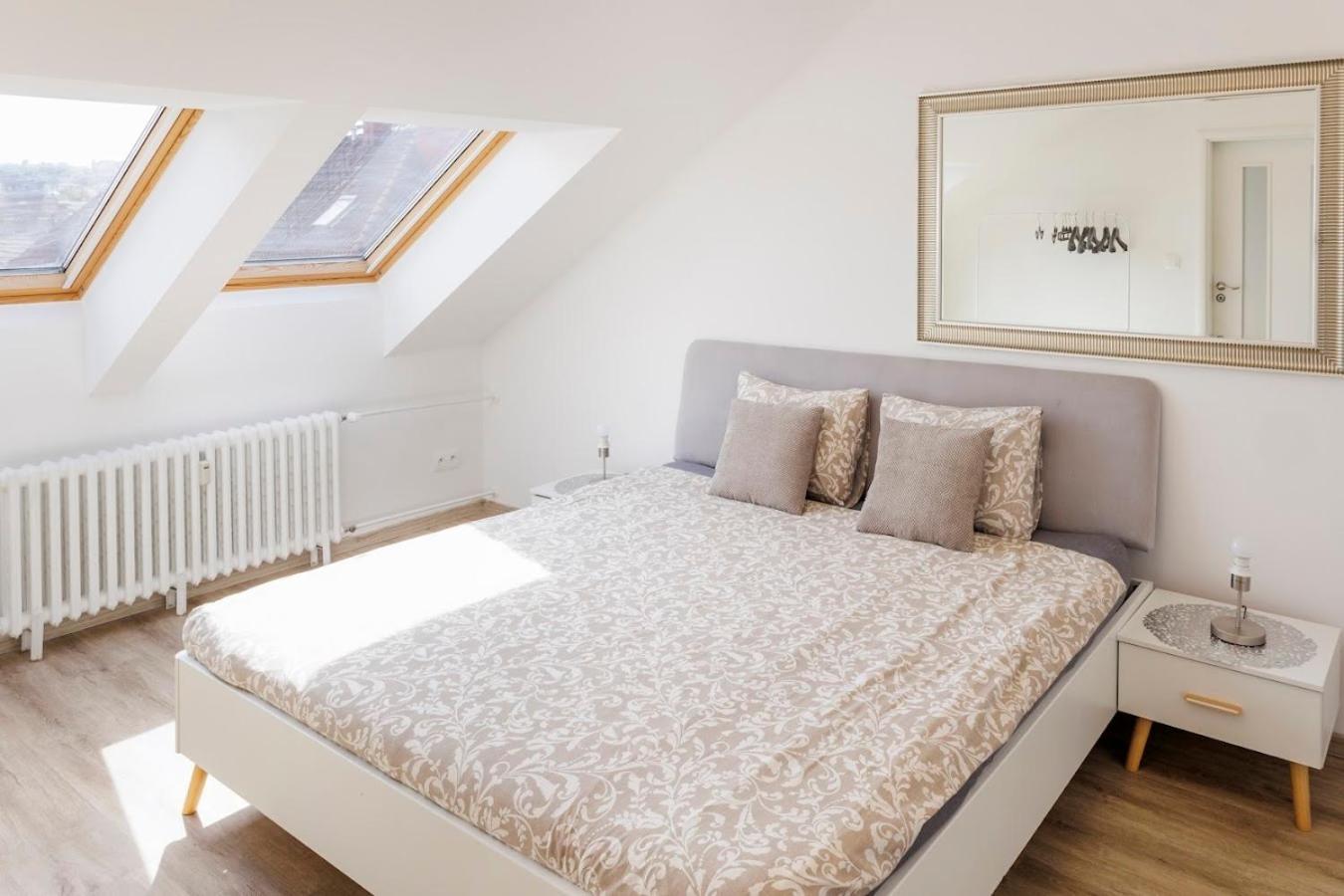 Queen Flat In Old Town With Castle View Pressburg Exterior foto